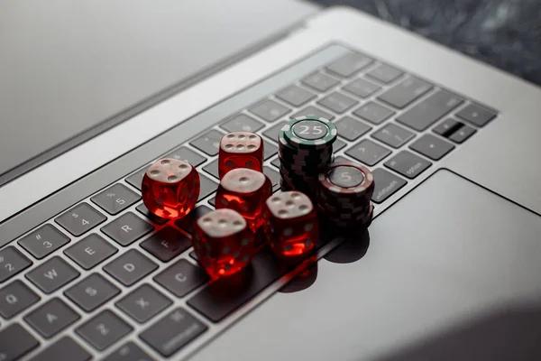 Top Benefits of Playing at Casinos Online